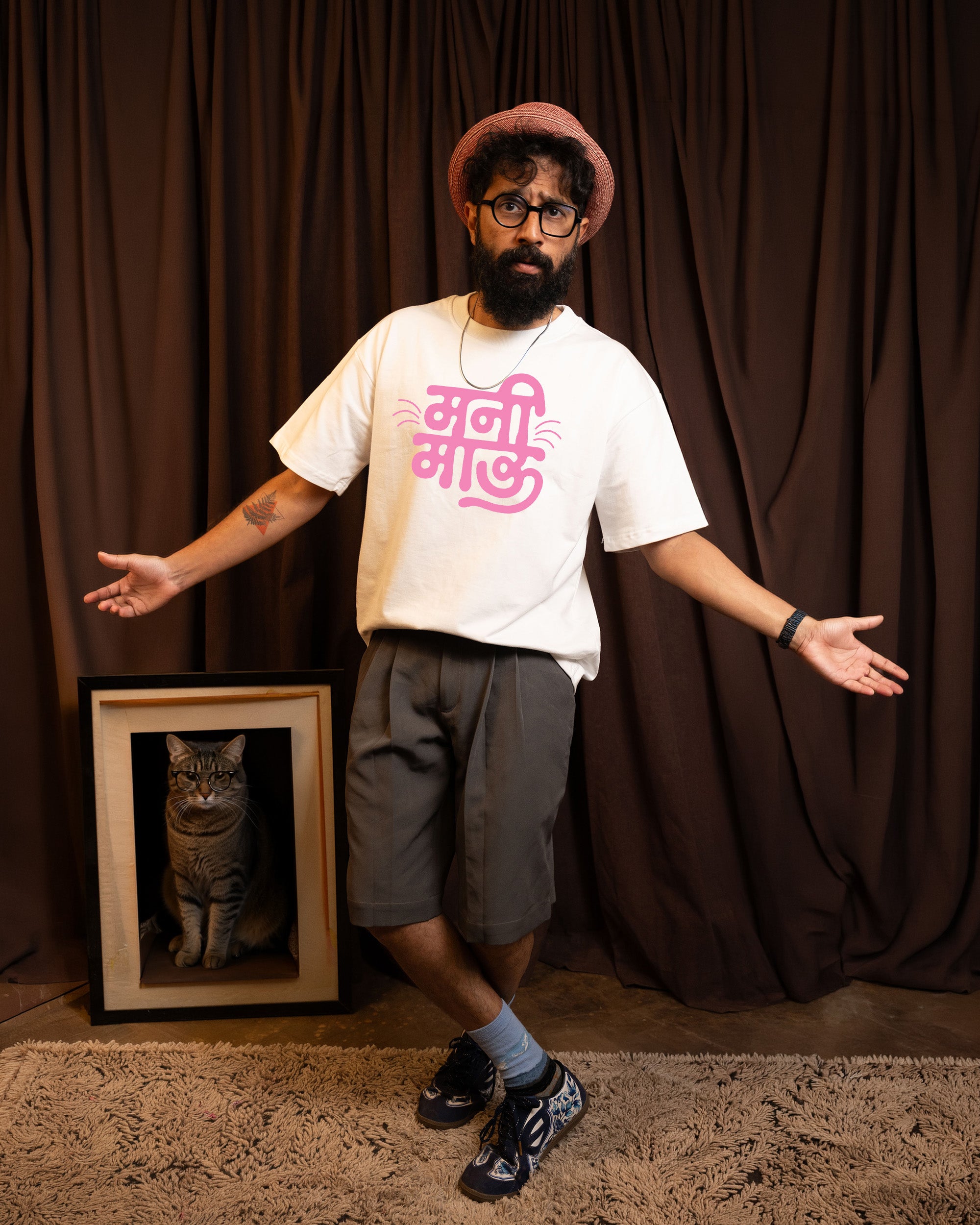 Mani Meow (MeowPink) Oversized T-shirt